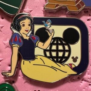 🌸3 for $37🌸 Snow White WDW D Mystery Pin